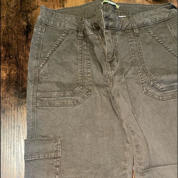 Gianni Bini size 29 skinny cargo pants with pockets - Picture 3 of 6